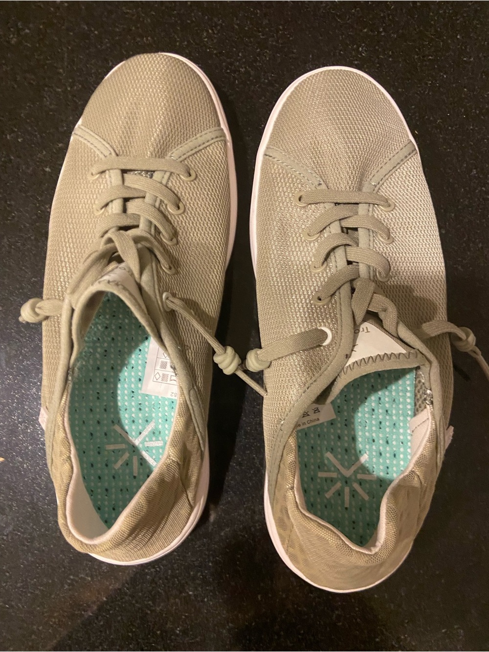 Tropicfeel Casual Lace-Up Women's Sneakers in Olive Green, new